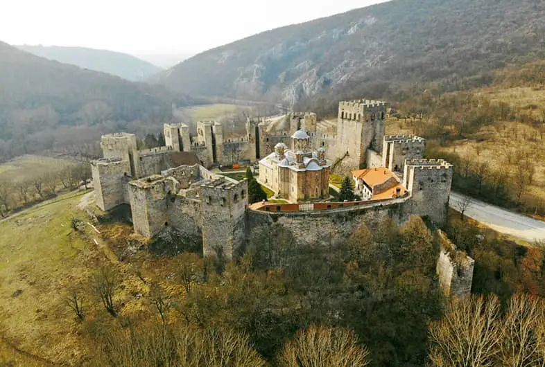 Manasija iz Vazduha – Tvrđava Vere u Srcu Srbije – sa ramom